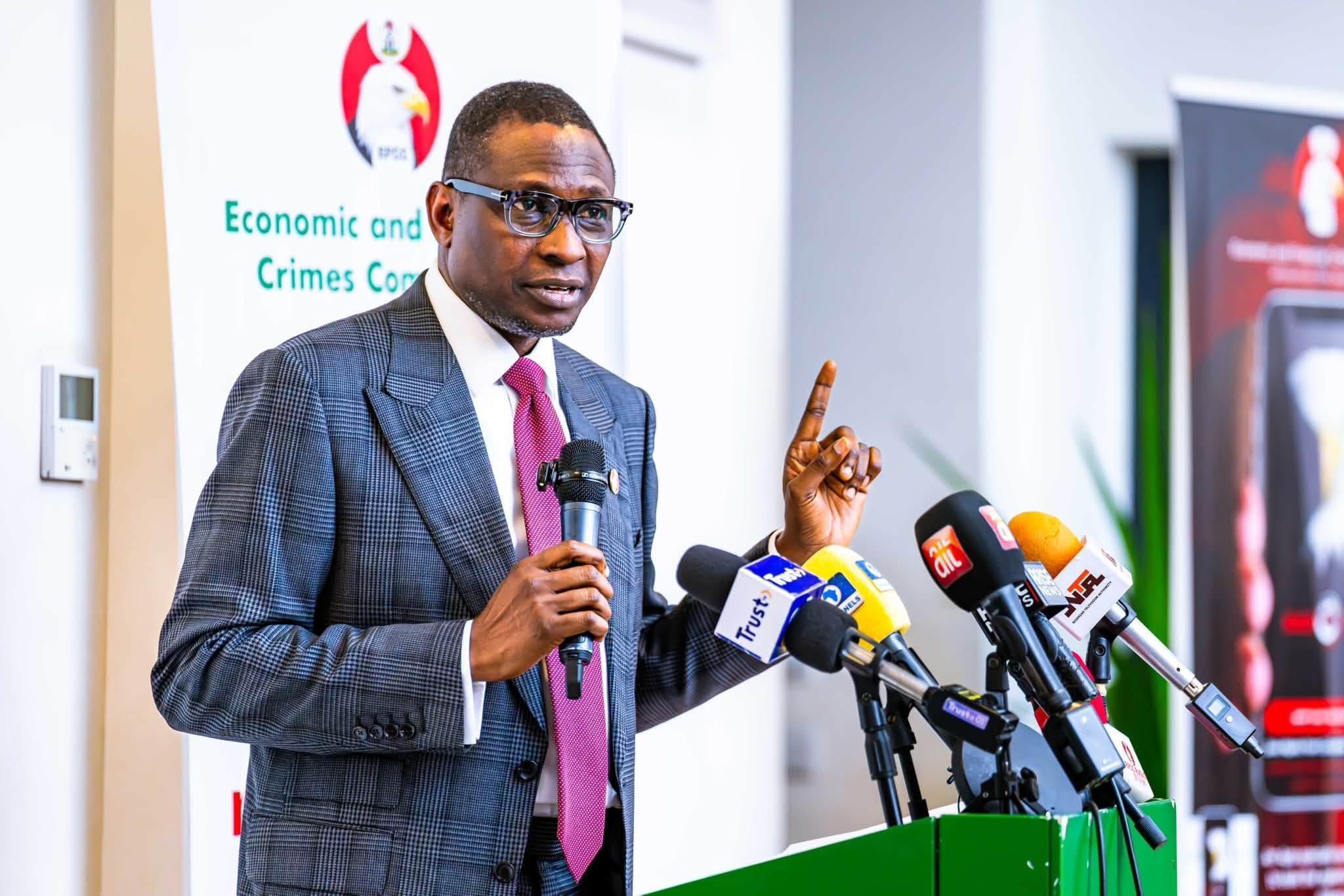 Nigeria : 1 233 milliards récupérés par la Commission des crimes économiques et financiers en 34 mois